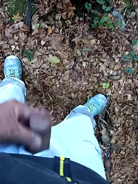 Snapshot of Mafiotul27 chatting on 10-08-25, 02:04 Mafiotul27 online show from 10-08-25, 02:04