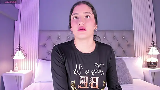 Snapshot of ValeriMilton chatting on 03-22-25, 11:42 ValeriMilton online show from 03-22-25, 11:42