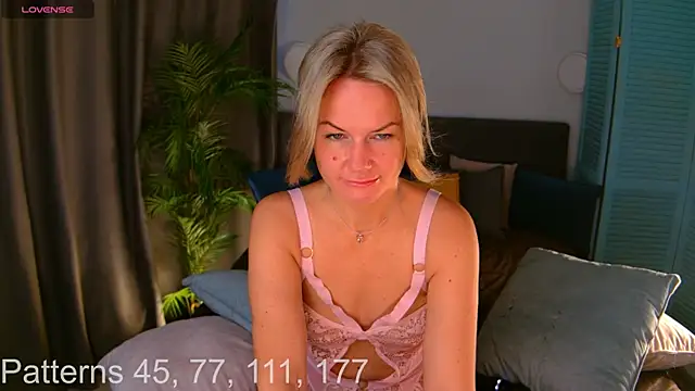 Snapshot of AssolMonet chatting on 10-14-25, 06:25 AssolMonet online show from 10-14-25, 06:25