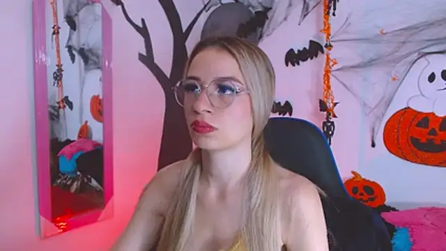 hannah 026 online show from 10-28-25, 10:41