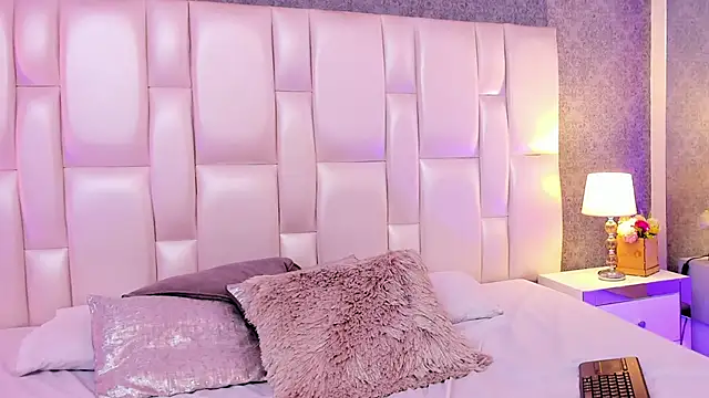 ArianaaGrace online show from 03-10-25, 06:01