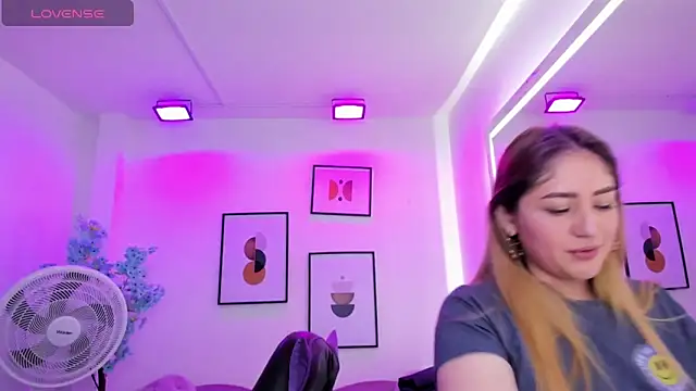 Agatha luxx online show from 03-19-25, 12:34