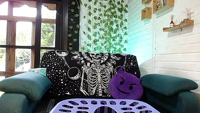 LiraSonnett online show from 01-14-26, 09:42