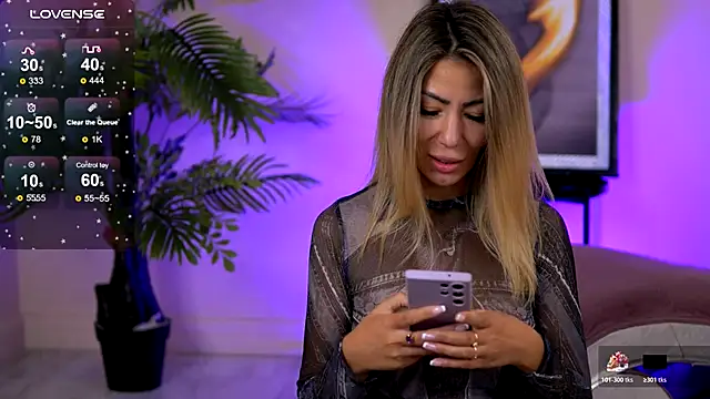 Snapshot of SophiaPotts chatting on 11-09-25, 03:49 SophiaPotts online show from 11-09-25, 03:49