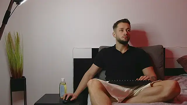 Snapshot of nicholasX1 chatting on 03-17-25, 05:12 nicholasX1 online show from 03-17-25, 05:12