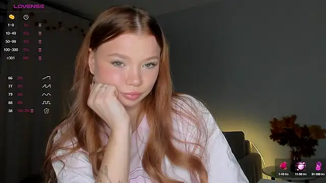 Snapshot of dinky__emily chatting on 10-01-25, 02:45 dinky emily online show from 10-01-25, 02:45