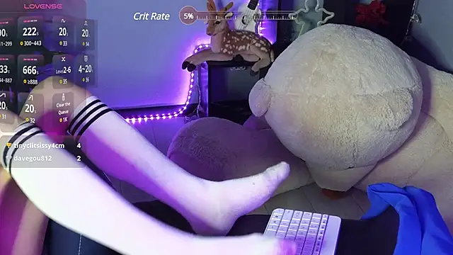 Snapshot of EmmaGallen chatting on 03-11-25, 12:17 EmmaGallen online show from 03-11-25, 12:17