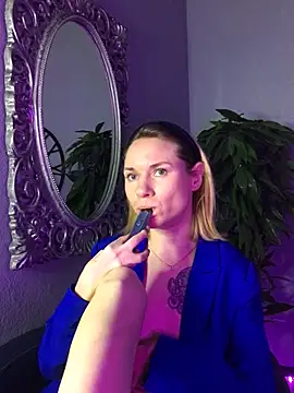 Snapshot of EmmaGallen chatting on 03-16-25, 08:43 EmmaGallen online show from 03-16-25, 08:43