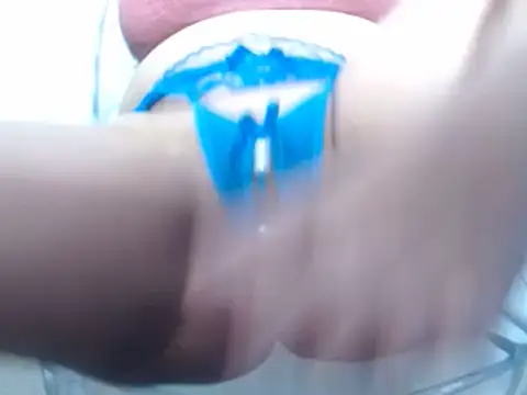 Snapshot of luli_angel chatting on 03-20-25, 06:42 luli angel online show from 03-20-25, 06:42