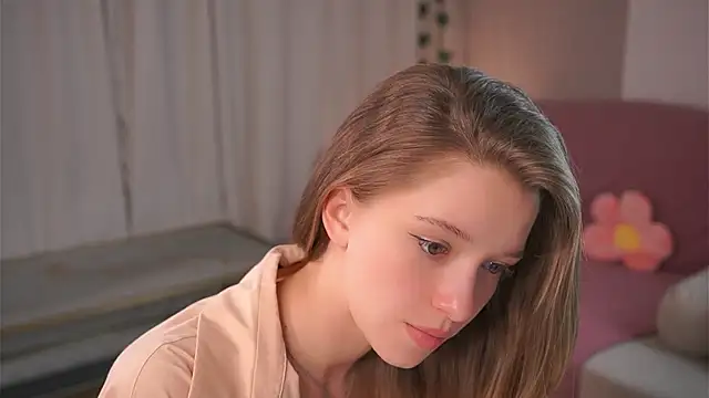 UdelaHathorne online show from 03-11-25, 04:18