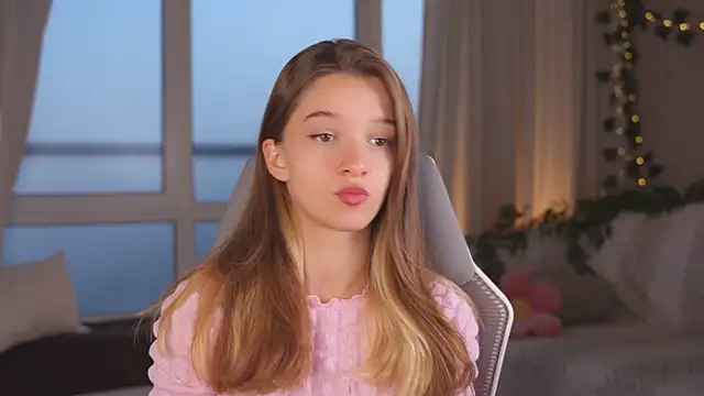 UdelaHathorne online show from 09-16-25, 03:46