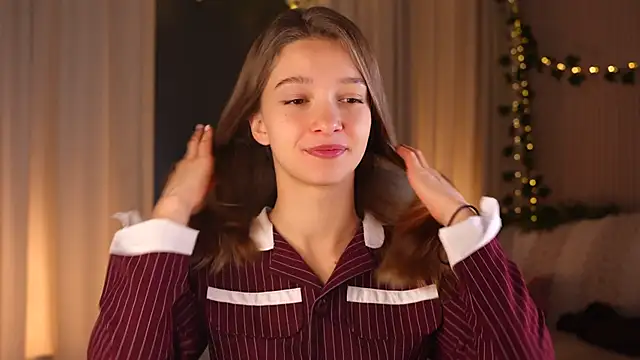 UdelaHathorne online show from 10-10-25, 03:44