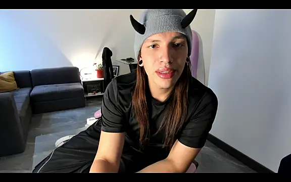 Snapshot of Loona_s chatting on 09-18-25, 10:12 Loona s online show from 09-18-25, 10:12