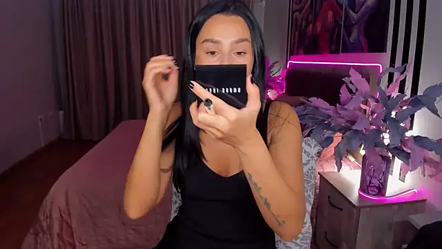 Snapshot of DanaSincere chatting on 10-24-25, 04:09 DanaSincere online show from 10-24-25, 04:09