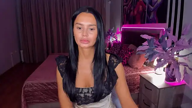 Snapshot of DanaSincere chatting on 11-18-25, 03:56 DanaSincere online show from 11-18-25, 03:56