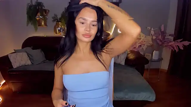 Snapshot of DanaSincere chatting on 12-14-25, 06:30 DanaSincere online show from 12-14-25, 06:30