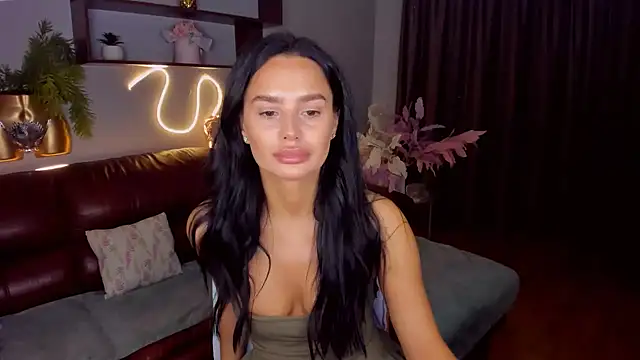 Snapshot of DanaSincere chatting on 12-16-25, 04:28 DanaSincere online show from 12-16-25, 04:28