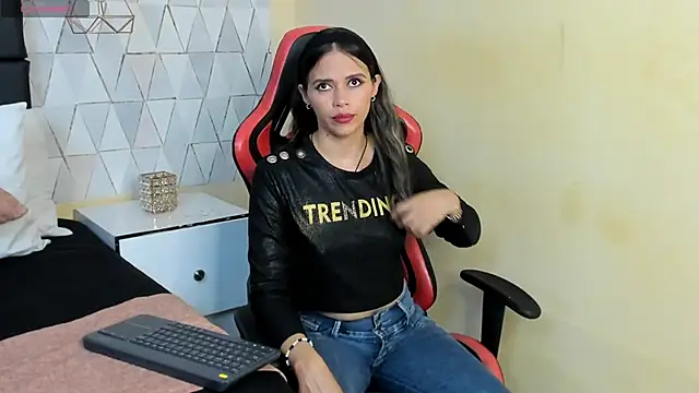 LiliJensen online show from 11-26-25, 08:10