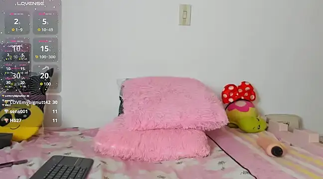 Snapshot of SusanSimpson16 chatting on 03-09-25, 03:43 SusanSimpson16 online show from 03-09-25, 03:43