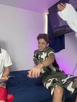 Snapshot of Miguel_bigcock chatting on 10-12-25, 08:19 Miguel bigcock online show from 10-12-25, 08:19