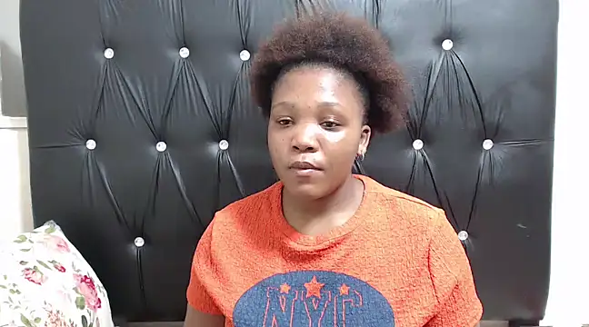 Snapshot of Beyoncex05 chatting on 03-11-25, 03:12 Beyoncex05 online show from 03-11-25, 03:12