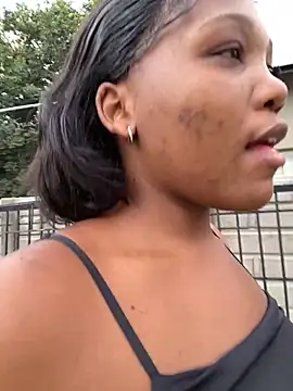 Snapshot of Beyoncex05 chatting on 11-13-25, 04:17 Beyoncex05 online show from 11-13-25, 04:17