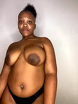 Snapshot of Beyoncex05 chatting on 12-02-25, 01:39 Beyoncex05 online show from 12-02-25, 01:39