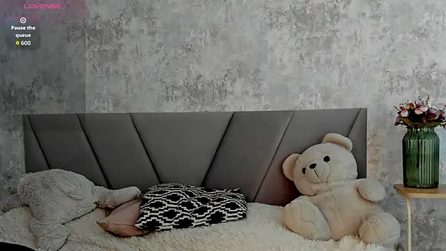 kitty Cathie online show from 04-11-26, 07:45