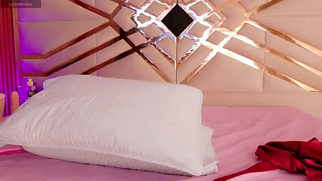 Snapshot of playfulcurvy chatting on 09-15-25, 07:47 playfulcurvy online show from 09-15-25, 07:47