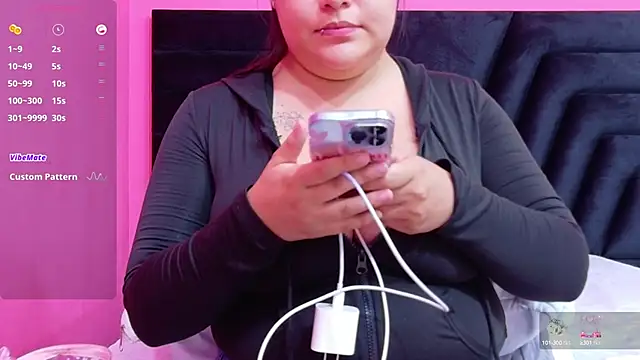 Snapshot of playfulcurvy chatting on 09-27-25, 06:13 playfulcurvy online show from 09-27-25, 06:13