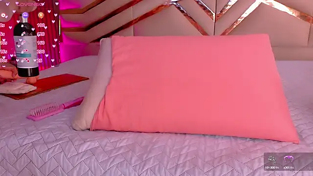 Snapshot of playfulcurvy chatting on 10-03-25, 07:44 playfulcurvy online show from 10-03-25, 07:44