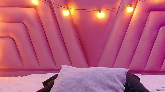 Snapshot of playfulcurvy chatting on 10-05-25, 07:45 playfulcurvy online show from 10-05-25, 07:45