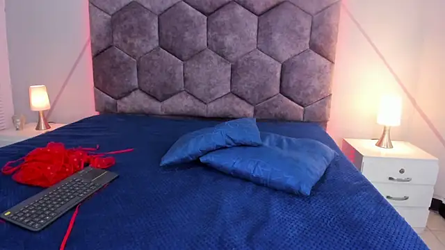 aurora collinss  online show from 03-20-25, 12:43