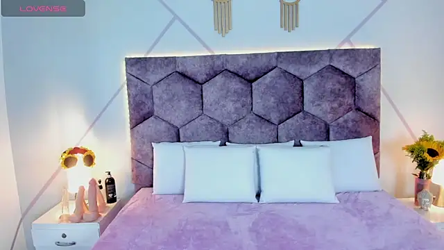 aurora collinss  online show from 10-26-25, 01:28