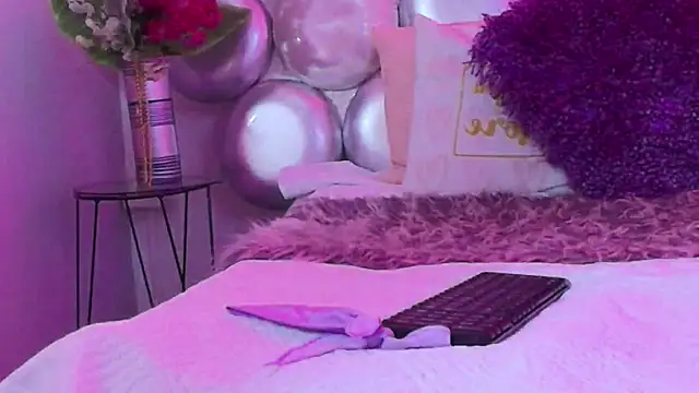 Mia Montess online show from 10-08-25, 12:03