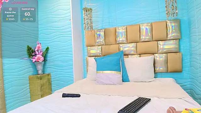 Mia Montess online show from 10-15-25, 01:00