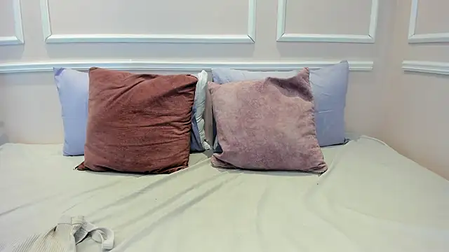 Lucy Canel online show from 01-10-26, 07:26