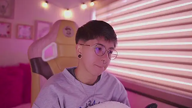 tommy blue online show from 04-13-26, 12:32