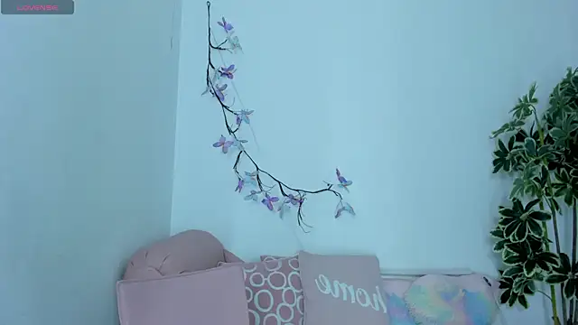 Snapshot of SaskiaGrendel chatting on 10-22-25, 06:07 SaskiaGrendel online show from 10-22-25, 06:07