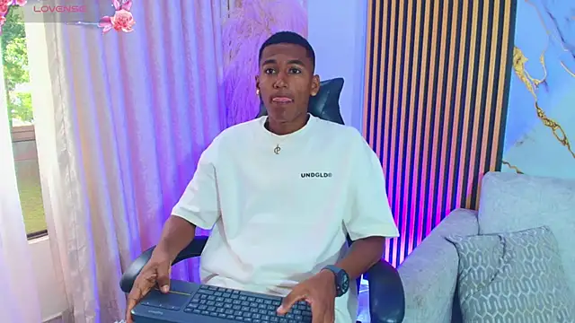 LexiAndDeker online show from 10-10-25, 03:55