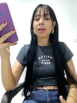 Snapshot of Candy-Body chatting on 03-15-25, 08:21 Candy-Body online show from 03-15-25, 08:21