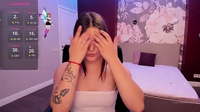 Snapshot of ElinaMils chatting on 10-08-25, 11:41 ElinaMils online show from 10-08-25, 11:41