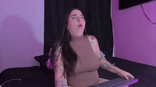 Snapshot of Celestte chatting on 11-30-25, 04:49 Celestte online show from 11-30-25, 04:49