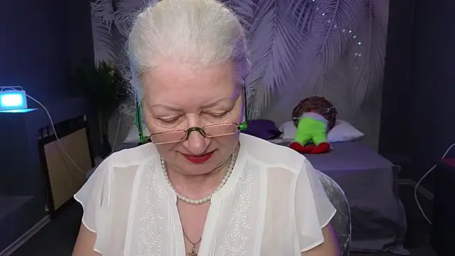 Maya Mayflower online show from 03-08-25, 03:24