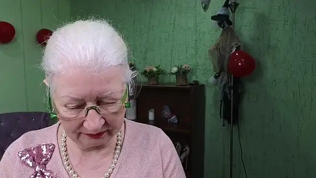 Maya Mayflower online show from 03-10-25, 09:21