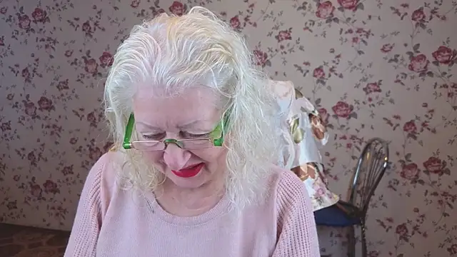 Maya Mayflower online show from 10-20-25, 04:13