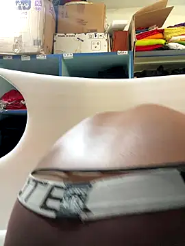 Snapshot of RightFielder chatting on 09-12-25, 06:46 RightFielder online show from 09-12-25, 06:46