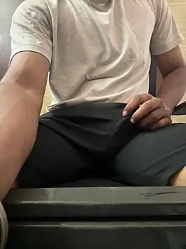 Snapshot of RightFielder chatting on 11-05-25, 02:39 RightFielder online show from 11-05-25, 02:39