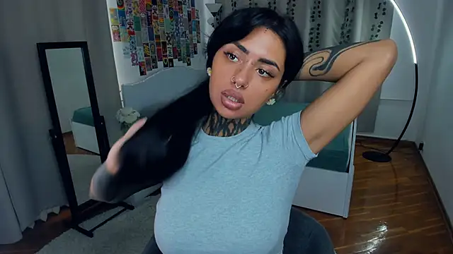 Snapshot of CharimgSabrina chatting on 10-03-25, 07:05 CharimgSabrina online show from 10-03-25, 07:05