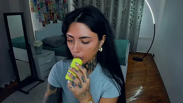 Snapshot of CharimgSabrina chatting on 10-09-25, 06:22 CharimgSabrina online show from 10-09-25, 06:22